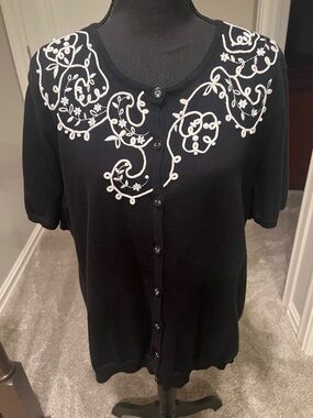Alfred Dunner Black Short-Sleeve Sweater with White Embroidered Swirls
